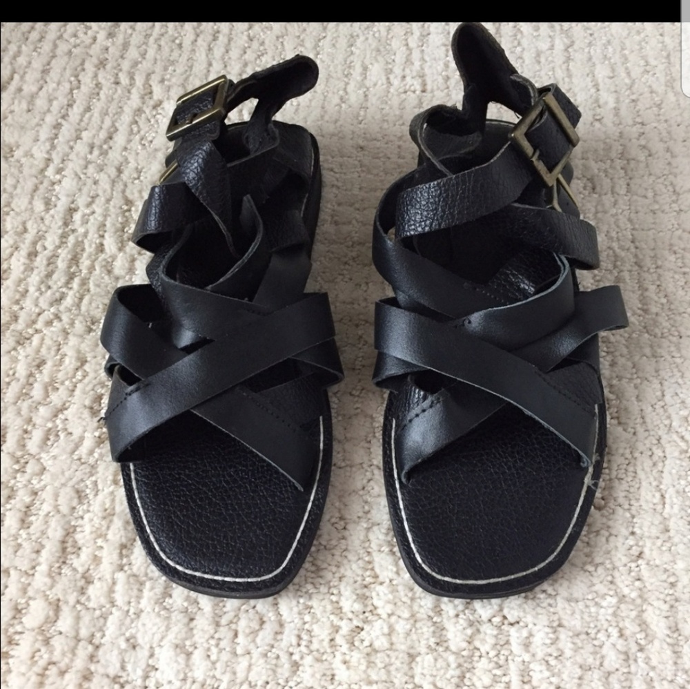 IVAN GRUNDAHL gladiator  leather sandals sz 8 38
